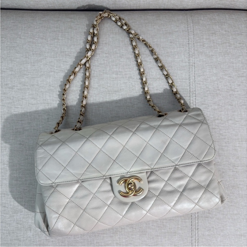 CHANEL White Lambskin Classic Flap
Bag Jumbo GHW